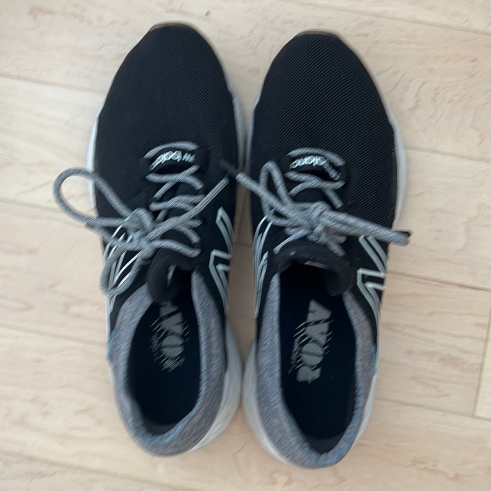 New balance runners in new condition my son outgrew then fast.
